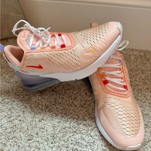 Women’s AIR 270 Nikes